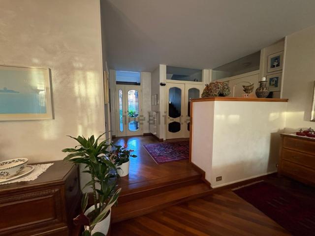 Villetta bifamiliare in vendita di 433 m² in Via Giotto, 3