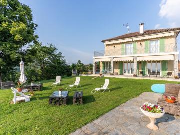 Villetta bifamiliare in vendita di 430 m² in Frazione Quarto Superiore, 31