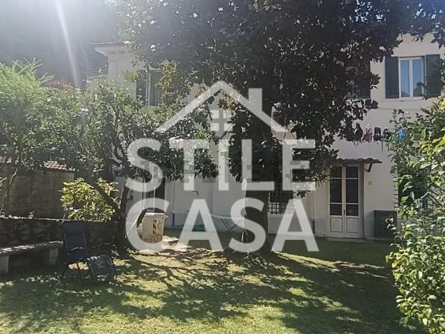 Villetta bifamiliare in vendita di 430 m² in Via Contessa Casalini, 53
