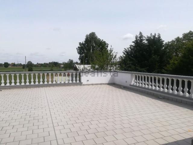 Villetta bifamiliare in vendita di 430 m² in Via Gino Gambini, 1