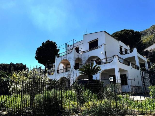 Villetta bifamiliare in vendita di 431 m²