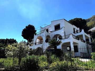 Villetta bifamiliare in vendita di 431 m²