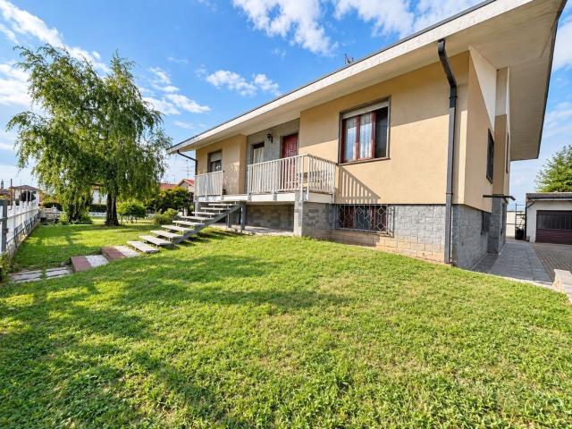 Villetta bifamiliare in vendita di 432 m² in Strada dei pini