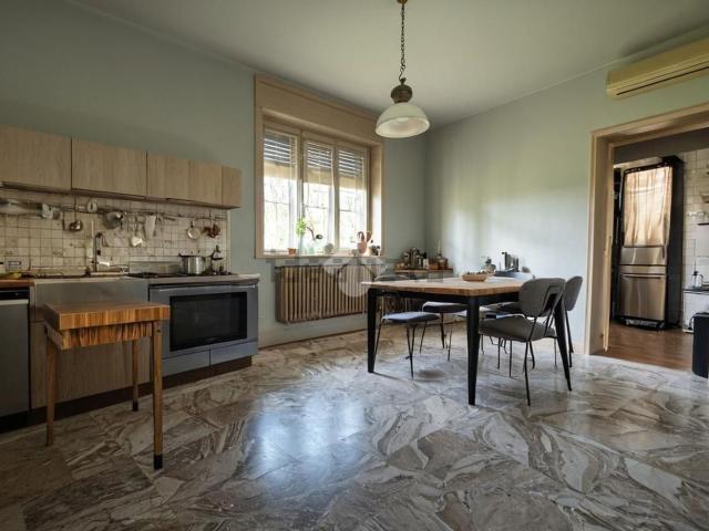 Villetta bifamiliare in vendita di 432 m² in Via Trecate, 9