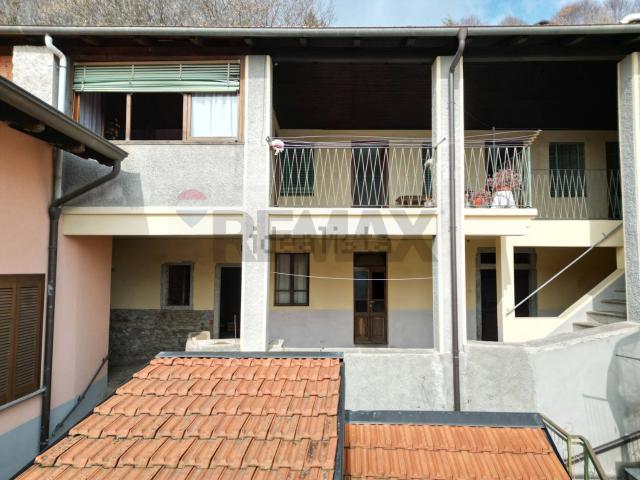 Villetta bifamiliare in vendita di 435 m² in Via Panoramica, 4