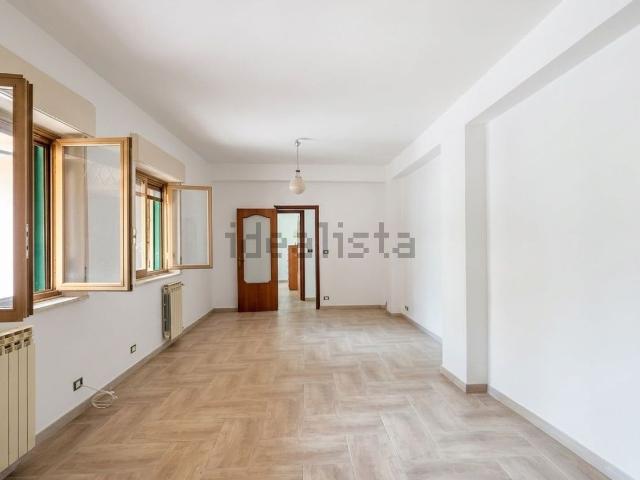 Villetta bifamiliare in vendita di 547 m² in Via Nuova
