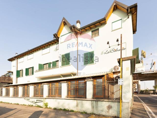 Villetta bifamiliare in vendita di 548 m² in Via Arcangelo Corelli, 31