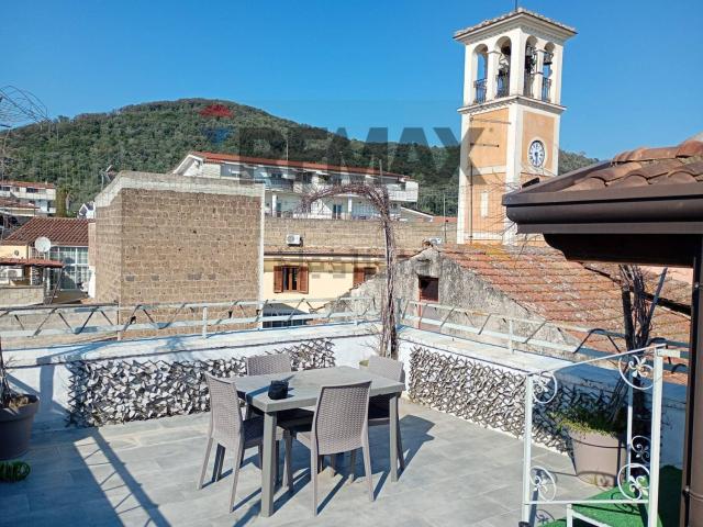 Villetta bifamiliare in vendita di 179 m² in Piazza Madonna di Pompei, 1