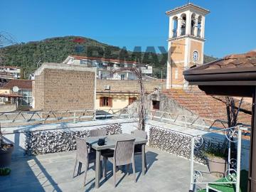 Villetta bifamiliare in vendita di 550 m² in Piazza Madonna di Pompei, 1