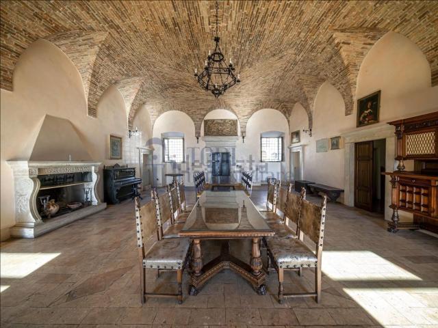 Villetta bifamiliare in vendita di 550 m² in Via Angelo Cortesi, 94