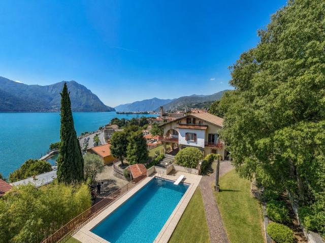 Villetta bifamiliare in vendita di 550 m² in Via del Santo