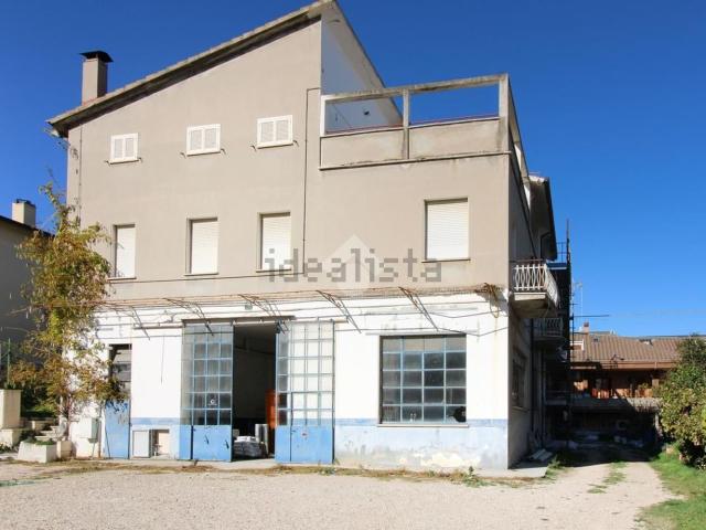 Villetta bifamiliare in vendita di 550 m² in Via Giorgione, 1