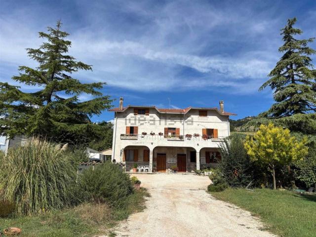 Villetta bifamiliare in vendita di 558 m²