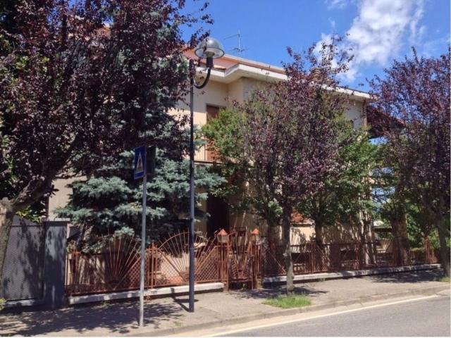 Villetta bifamiliare in vendita di 560 m² in Via Ottavio Riccadonna, 81