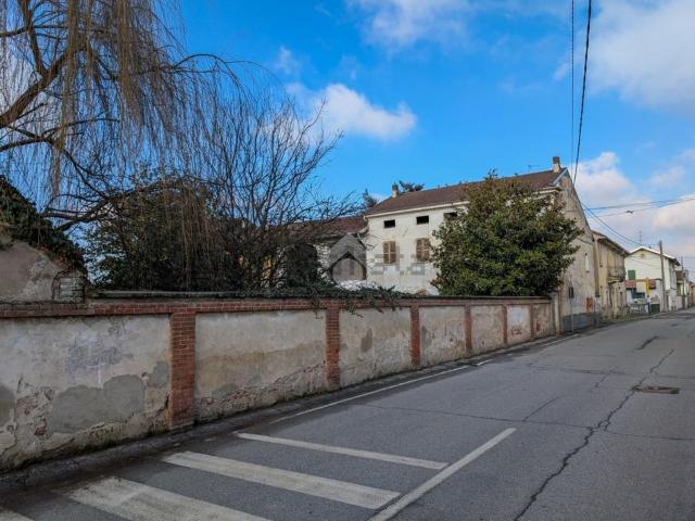 Villetta bifamiliare in vendita di 566 m² in Via Vercelli, 2