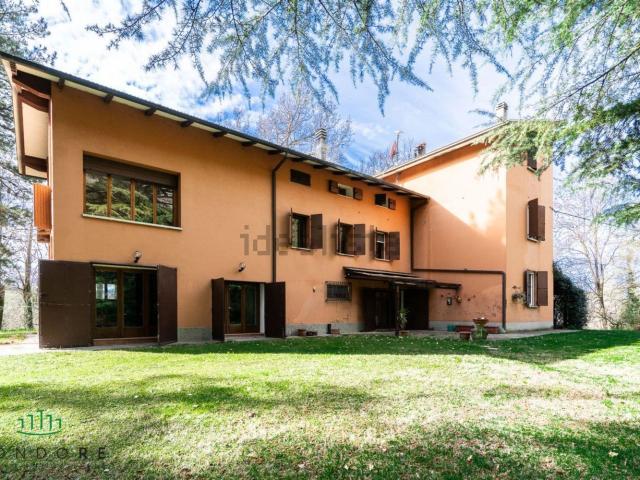 Villetta bifamiliare in vendita di 570 m² in Via Badolo