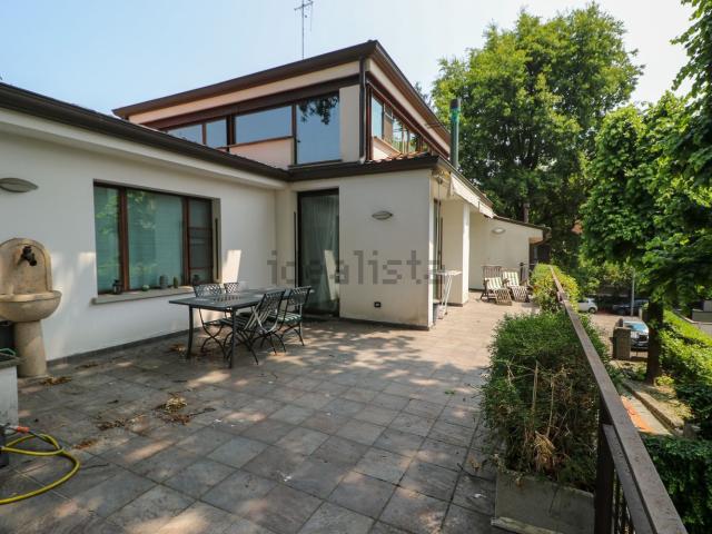 Villetta bifamiliare in vendita di 570 m² in Via Pastrengo, 12