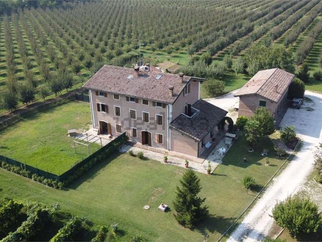 Villetta bifamiliare in vendita di 570 m²