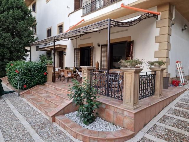 Villetta bifamiliare in vendita di 575 m² in Contrada Ramo