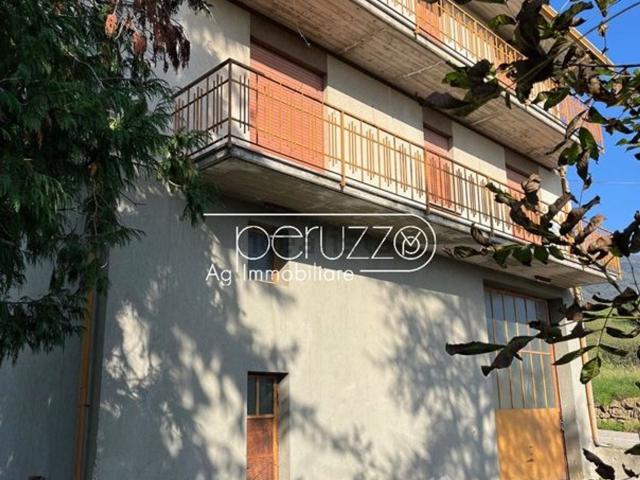Villetta bifamiliare in vendita di 580 m² in Via Val Bella