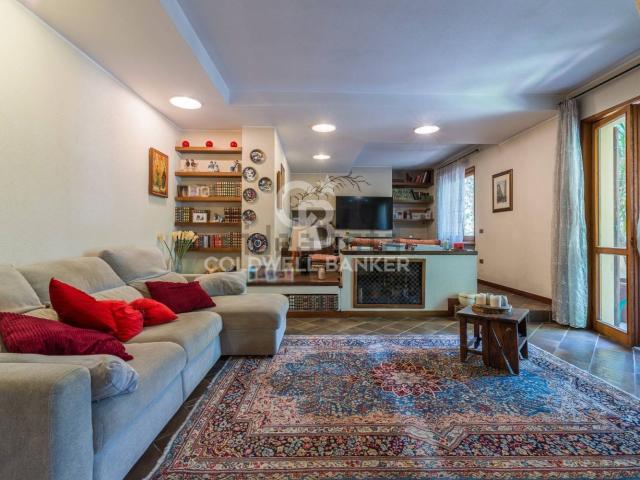 Villetta bifamiliare in vendita di 580 m² in Viale Castrocaro, 62