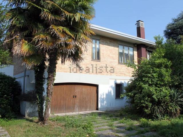 Villetta bifamiliare in vendita di 590 m² in Via Giuseppe Verdi