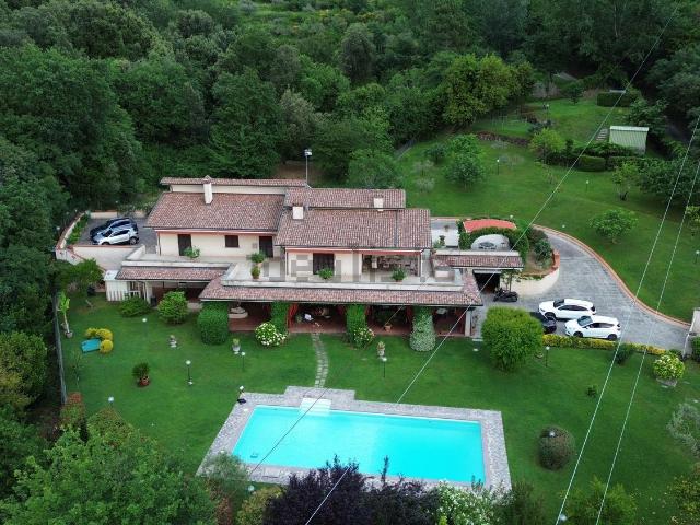 Villetta bifamiliare in vendita di 591 m²