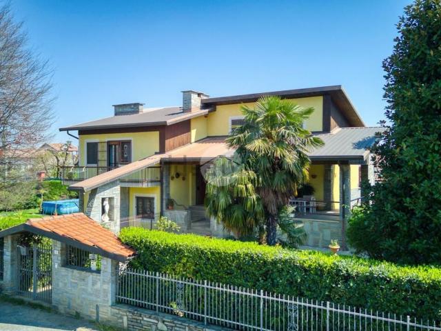 Villetta bifamiliare in vendita di 500 m² in Corso J. F. Kennedy, 60