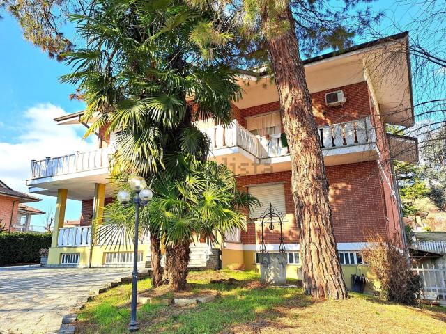Villetta bifamiliare in vendita di 500 m² in Frazione S.Antonio, 4