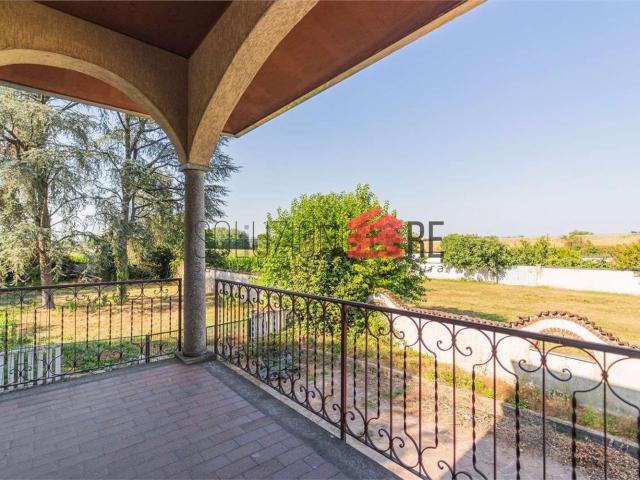 Villetta bifamiliare in vendita di 500 m² in Via Varallino
