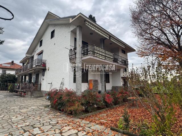 Villetta bifamiliare in vendita di 500 m² in Via Villa Cristina