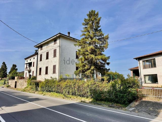 Villetta bifamiliare in vendita di 500 m² in Via Villalvernia