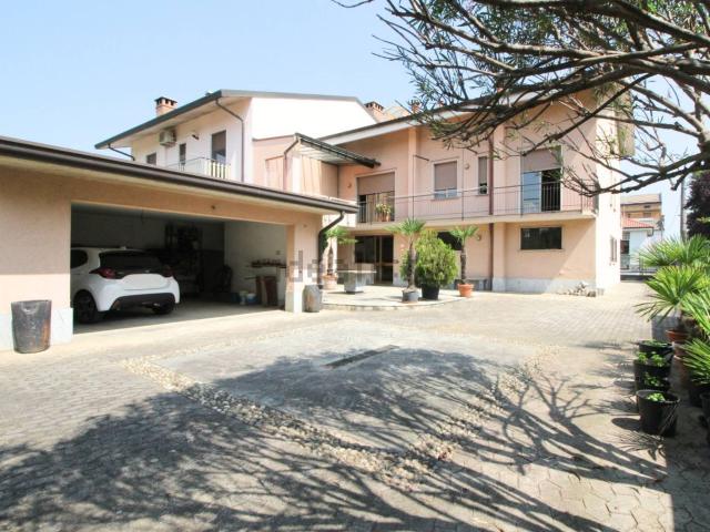 Villetta bifamiliare in vendita di 500 m² in Via Bainsizza, 40