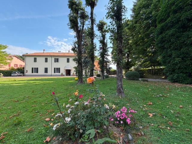 Villetta bifamiliare in vendita di 500 m² in Via Bastiana