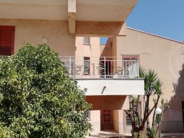 Villetta bifamiliare in vendita di 500 m² in Via Cavalieri di Vittorio Veneto, 103