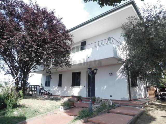 Villetta bifamiliare in vendita di 500 m² in Via Ferruccio Parri