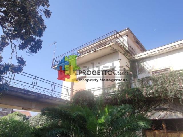 Villetta bifamiliare in vendita di 500 m² in Via Garibaldi