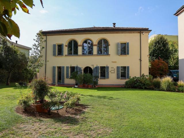 Villetta bifamiliare in vendita di 500 m² in Via Mantova, 34