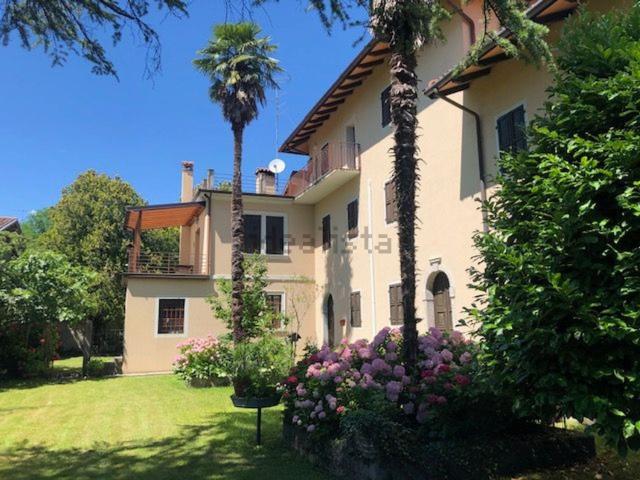 Villetta bifamiliare in vendita di 500 m² in Via Mazzanins, 1