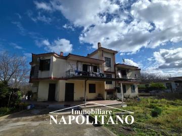 Villetta bifamiliare in vendita di 500 m² in Via Nola Piazzolla