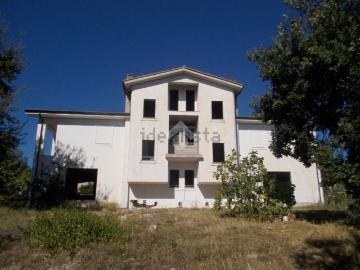 Villetta bifamiliare in vendita di 500 m² in Via Santa Lucia
