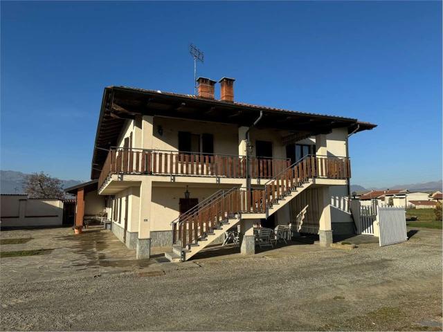Villetta bifamiliare in vendita di 500 m² in Via San Michele