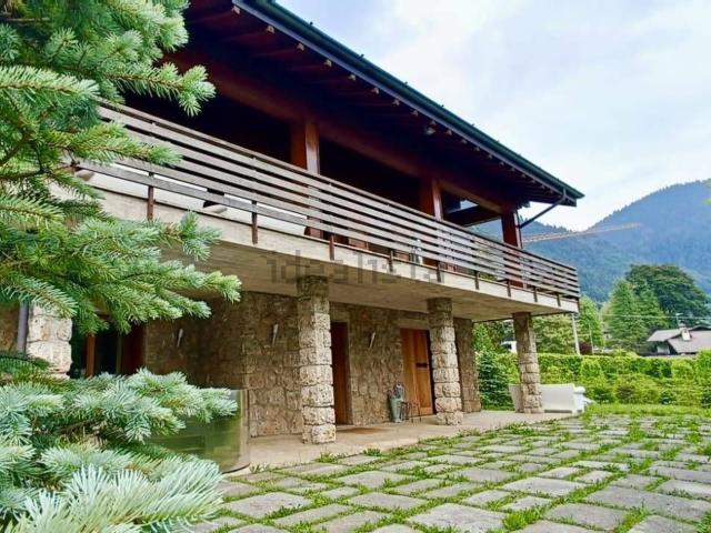 Villetta bifamiliare in vendita di 500 m²