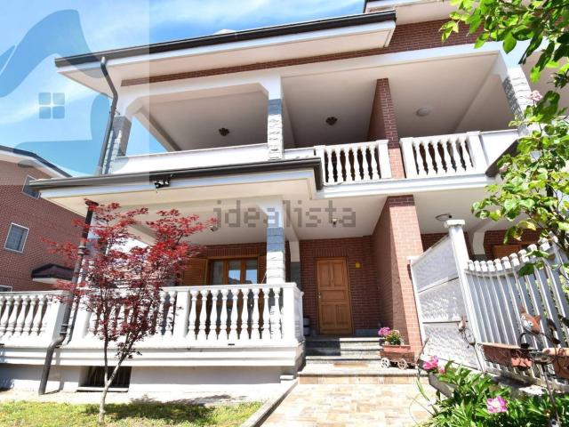 Villetta bifamiliare in vendita di 502 m² in Via Case Sparse, 31