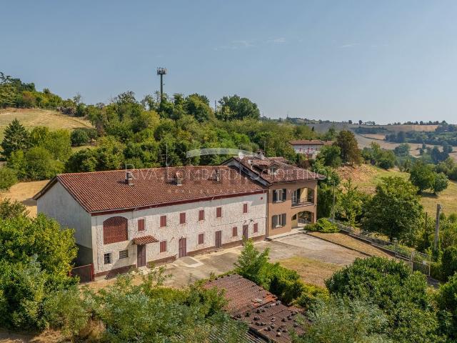 Villetta bifamiliare in vendita di 507 m² in Via Bricco Roveda, 48