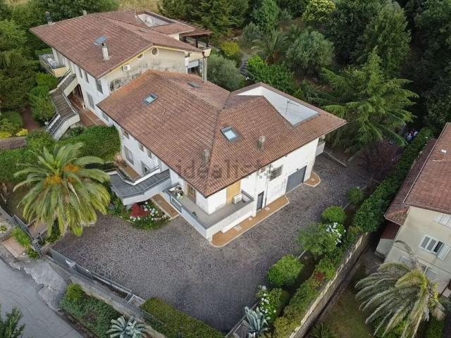 Villetta bifamiliare in vendita di 504 m² in Via Nicola Nisco