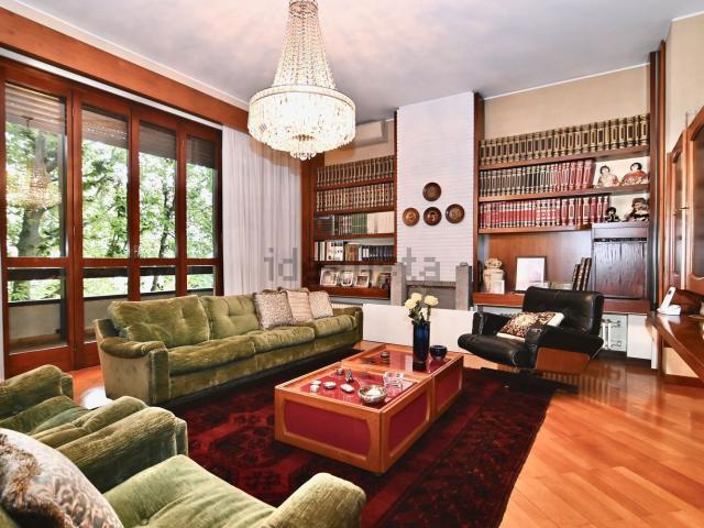 Villetta bifamiliare in vendita di 505 m² in Via Oreno, 1