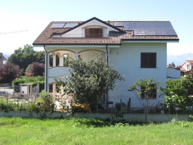 Villetta bifamiliare in vendita di 506 m² in Strada Stupinigi, 79