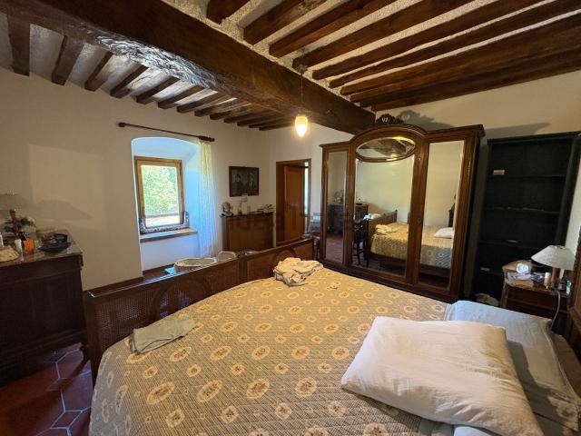 Villetta bifamiliare in vendita di 509 m² in Via Canesano, 4