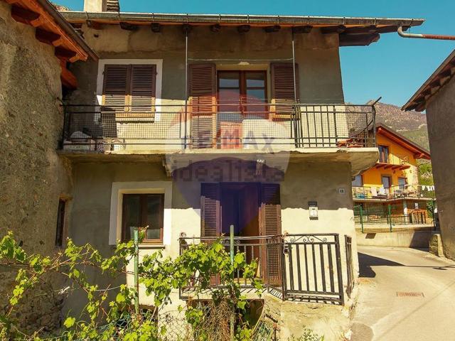Villetta bifamiliare in vendita di 190 m² in Frazione la Tour